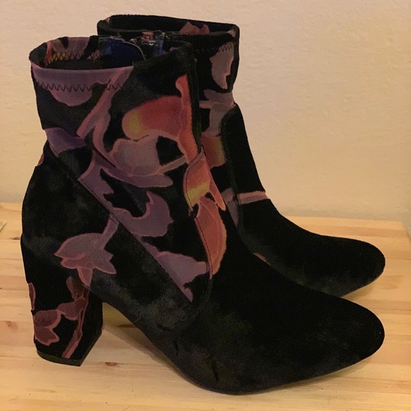 Steve Madden floral velvet boot - Picture 2 of 3